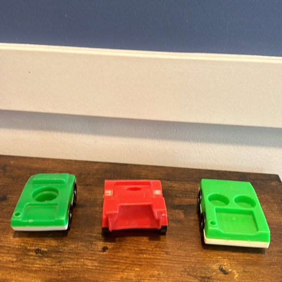 Vintage Fisher-Price Little People Green Car TC and one seat, red racing car - Picture 3 of 4